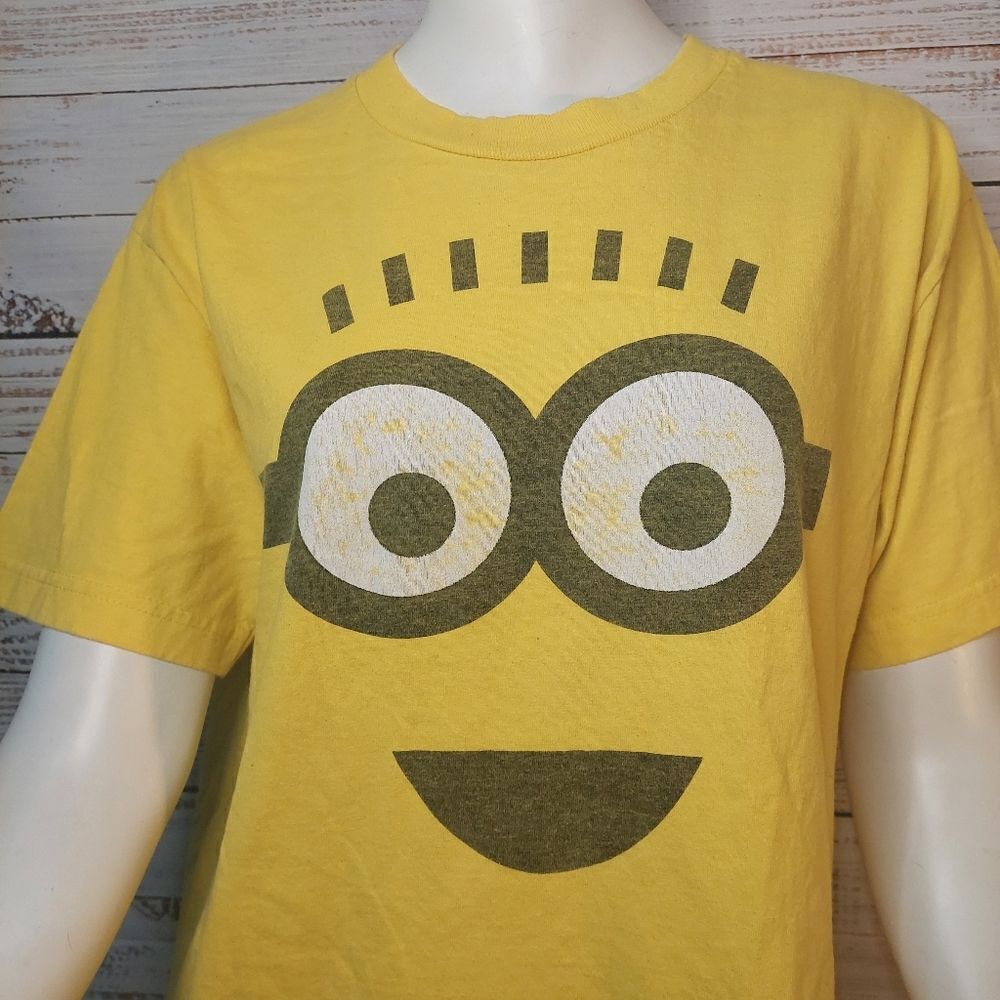 Women's Despicable Me Minion Made T-shirt sz Medium - Picture 3 of 8